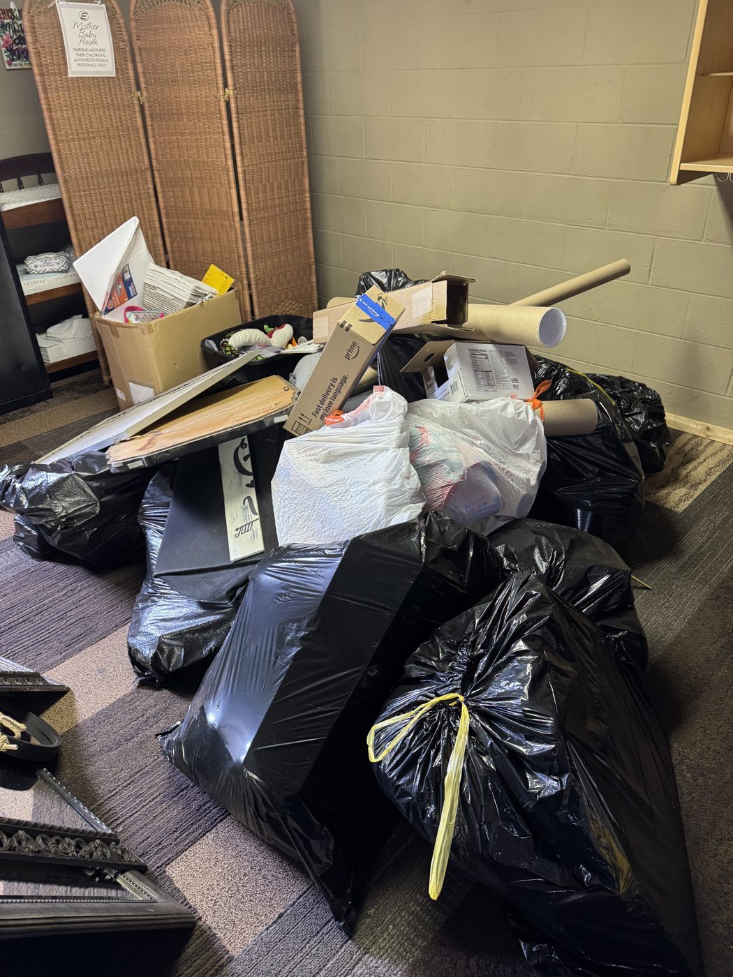 Before junk removal in Suwanee, GA: room cleanout